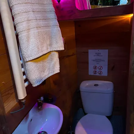 La Foret Tropicale Concepts En Barousse ロッジ Créchets